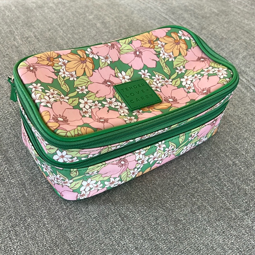 Cosmetic bag